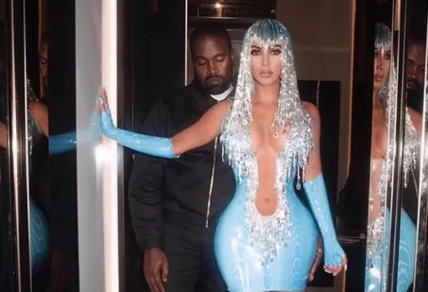 Kim Kardashian y Kanye West muestran a su cuarto hijo