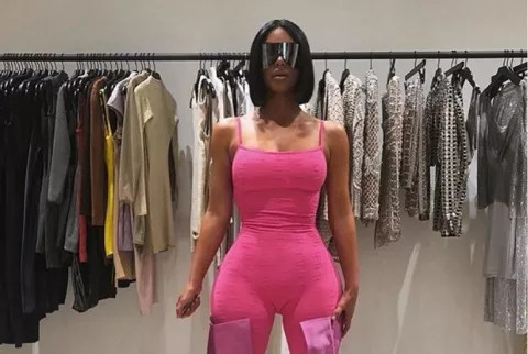 Se burlan de Kim Kardashian por su atuendo al estilo 'galáctico'