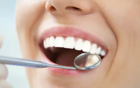 Dientes y encías sanos mantienen buena salud general en menores