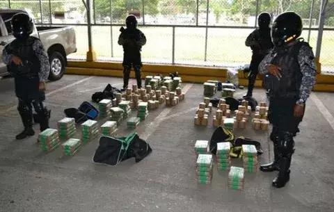 Policía decomisa presunta droga en Marbella tras seguimiento