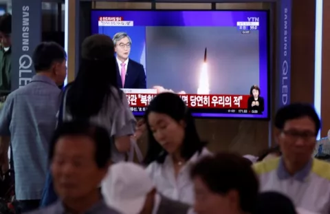 Autoridades surcoreanas confirman que Corea del Norte lanzó dos misiles de corto alcance