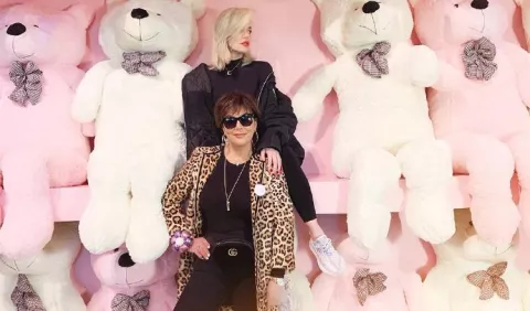 Kris Jenner usa escándalos de sus hijas para mantenerse al día