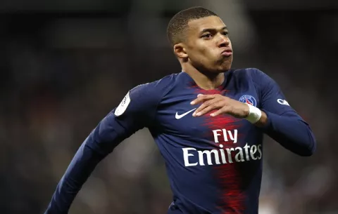 Al PSG le basta con Cavani y Mbappé para ganar