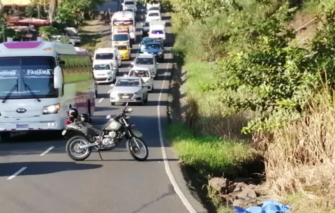 Hallan un cuerpo tirado en una cuneta de La Chorrera 