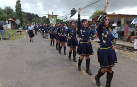 Puerto Caimito y El Arado festejan con desfiles folclórico su 109 años de creación en La Chorrera 