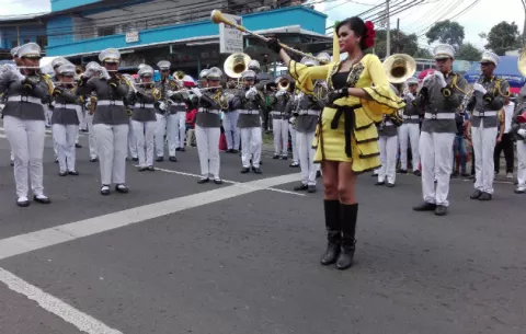 Mucha alegría y ritmo en destacados desfiles de La Chorrera y Colón 