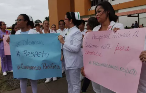 Enfermeras del hospital Nicolás Solano protestan cansadas de los insultos 
