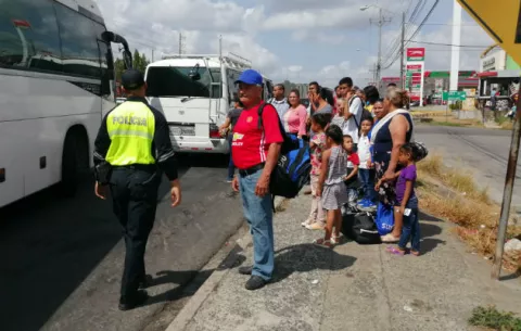Operativo de inversión de carriles inició dos horas antes por gran afluencia de vehículos