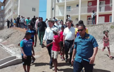 Varela visita sector de Altos de los Lagos donde hay violencia y habla de Venezuela  