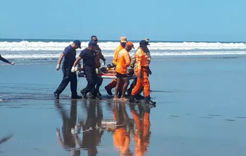 Ubican el cuerpo del joven ahogado en playa Las Lajas en Chiriquí