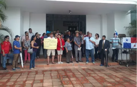 Tableños rechazan traslado de equipos médicos al hospital de La Villa