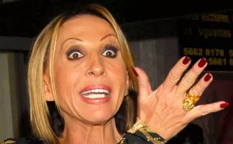 Laura Bozzo responde a polémica sobre doctorado Honoris Causa que recibió