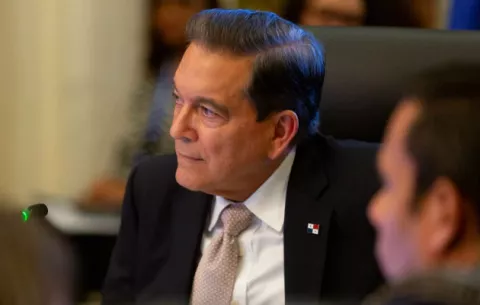 Laurentino Cortizo ordena crear comisión para evaluar reformas a  la Ley de Descentralización