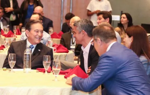 Laurentino Cortizo plantea ante empresarios internacionales que  Panamá es un país que supera adversidades
