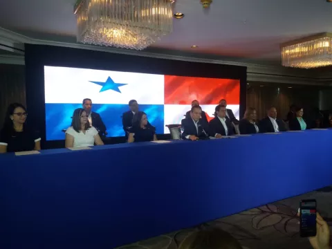 Laurentino Cortizo designa a cinco mujeres en un gabinete de 14 ministros