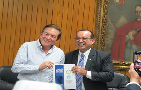 Laurentino Cortizo se compromete a revertir el recorte presupuestario de la Universidad de Panamá