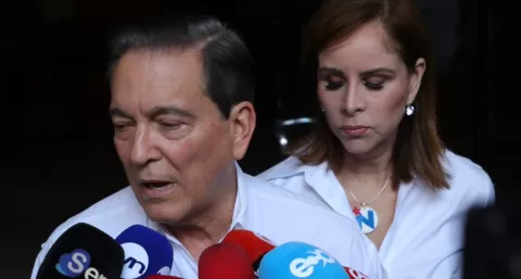 Laurentino Cortizo tiene de amuleto una foto de su mamá y un pequeño rosario