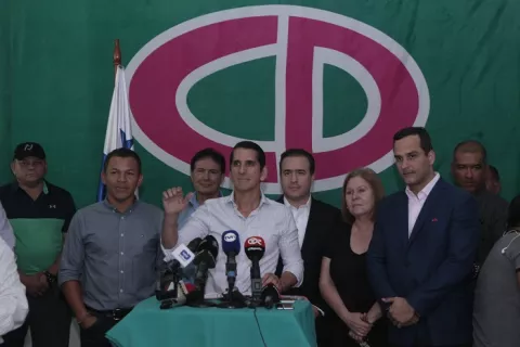 Rómulo Roux acepta los resultados que le dan el triunfo a Laurentino Cortizo