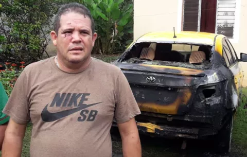Le queman  carro a taxista que se opone a entrega de certificados de operación 