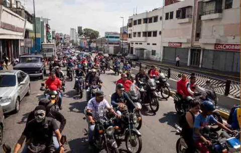 Fuerza Armada venezolana promete lealtad absoluta a Maduro
