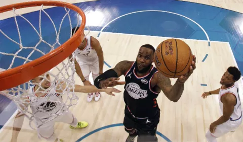Durant y Antetokounmpo se cansan de anotar en Juego de las Estrellas en NBA