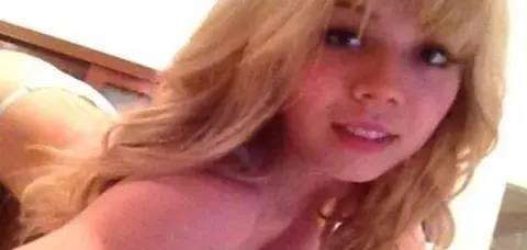 Se filtran fotos semidesnuda de 'iCarly'