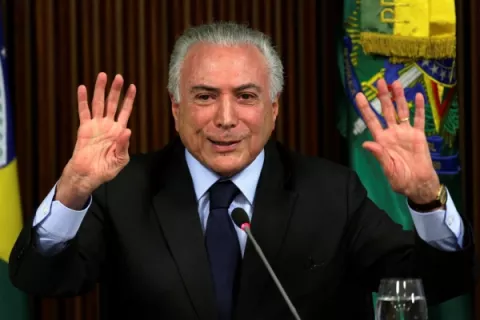 Juez favorece al expresidente brasileño Michel Temer y lo dejan en libertad