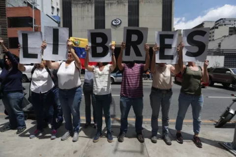 Denuncian la detención de un periodista en Venezuela acusado del apagón