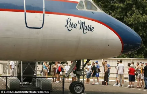 Aviones privados de Elvis Presley salen a la venta
