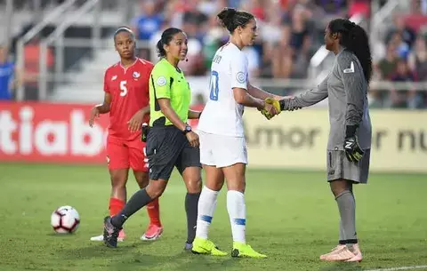 Yenith Bailey se robó los aplausos y se llevó el Guante de Oro