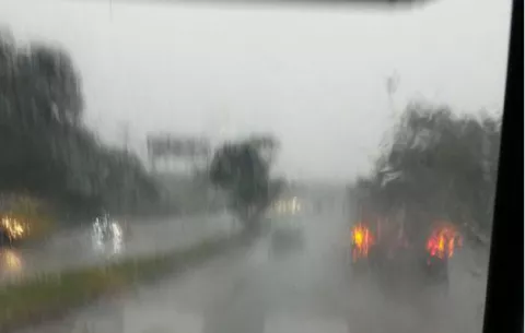 Conductor que moja a un policía de tránsito sube video a redes y se burla del hecho