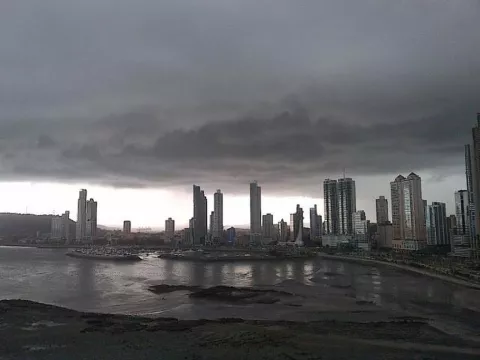 Altas probabilidades de fuertes lluvias en ciudad capital y en el interior del país durante el día de hoy