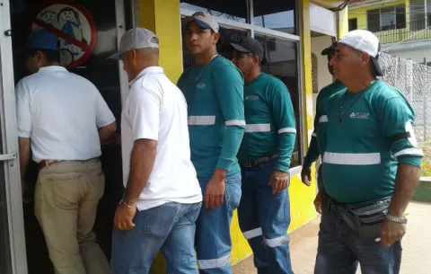 Trabajadores de Cerro Quema piden reconsideración a sus despidos