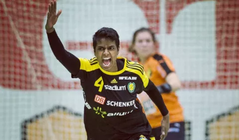 Jugadora de balonmano deja el deporte y confieza que nació "en el cuerpo equivocado"