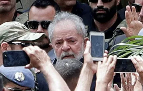 Lula da Silva califica al Gobierno de Bolsonaro como una "banda de locos"