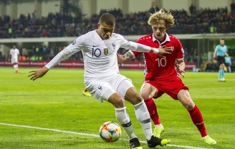 Real Madrid alista la chequera para contratar a Kylian Mbappé
