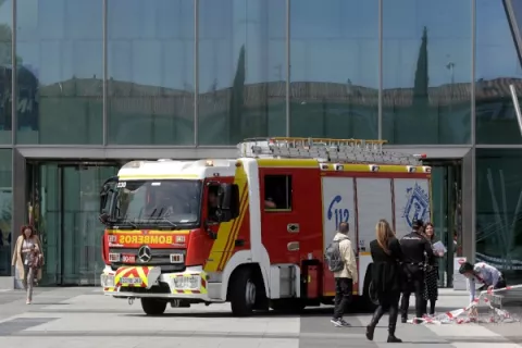 Investigan llamada malintencionada que provocó el desalojo de un rascacielos en Madrid