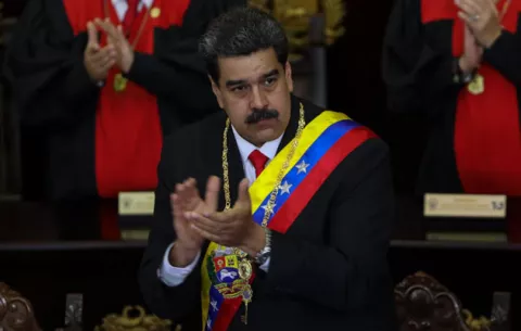 Nicolás Maduro dice que cuenta con la "total lealtad" de los jefes militares de Venezuela