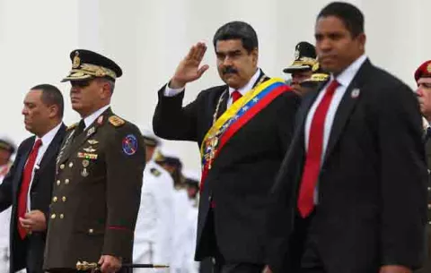 Trump advierte que "todas las opciones están sobre la mesa" ante Maduro