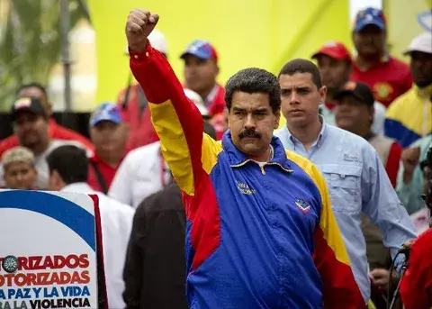 Maduro anuncia detención de "mercenario" que preparaba carros bomba