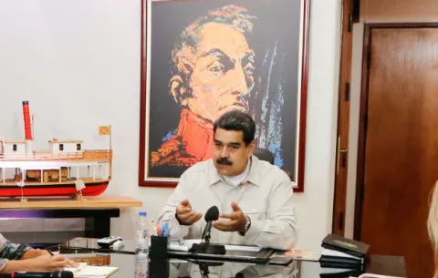 Maduro "se está escondiendo" de Guaidó, no usa el salón presidencial de Miraflores