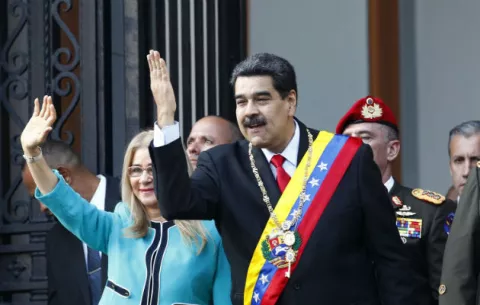 Maduro dice se castigará "con todo" a "traidores" que apoyan bloqueo de EEUU