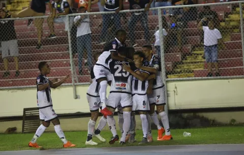 Para técnico del Tauro no es obligación ganar el título del Apertura de la LPF