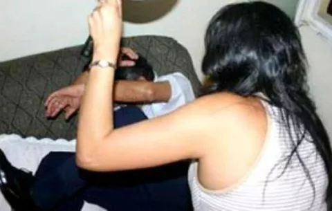 Una mujer es arrestada en Samaria por golpear a sus hijos con un bate de aluminio