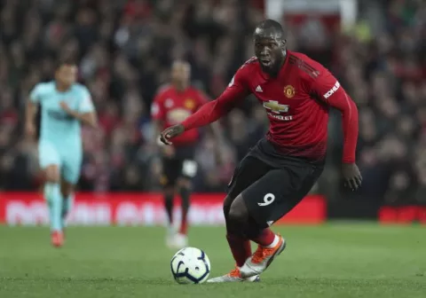 Alexis sánchez salió de la banca para salvar a Mourinho y al Manchester United