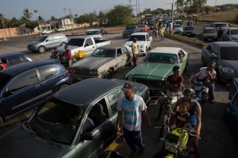 Comienza la escasez de combustible en Venezuela por sanciones de EE.UU.