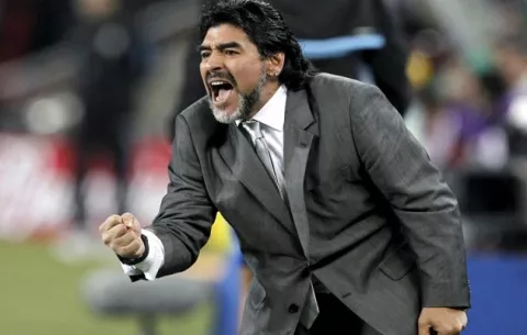 Diego Maradona, hospitalizado por sangrado estomacal