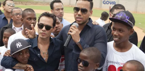 Marc Anthony inaugura un orfanato