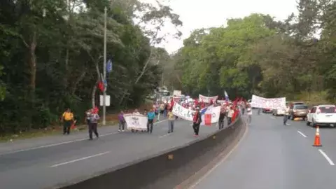 Marcha de precaristas causa tranque desde Arraiján
