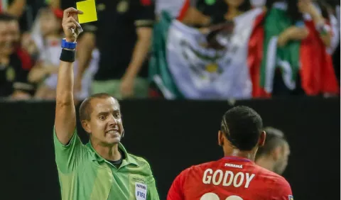  Mark Geiger admite que se equivocó en el Panamá ante México en Copa Oro 2015 